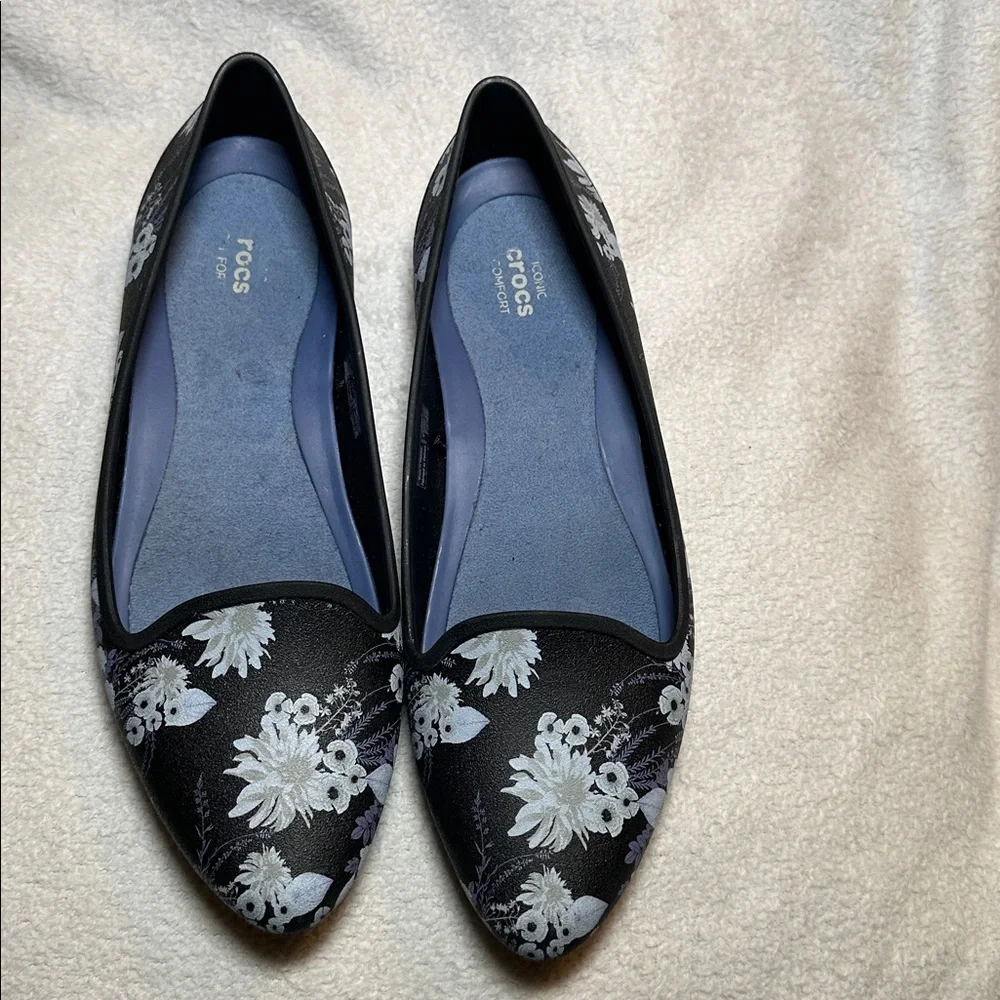 Crocs Eve Ballet Flat Size 8 Black Pointed Toe Floral Lightweight Waterproof